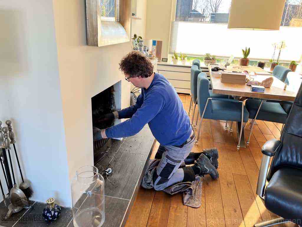 Schouwveger Emmen kleed schoorsteenreiniger Schouwveger Emmen kleed schoorsteenreiniger